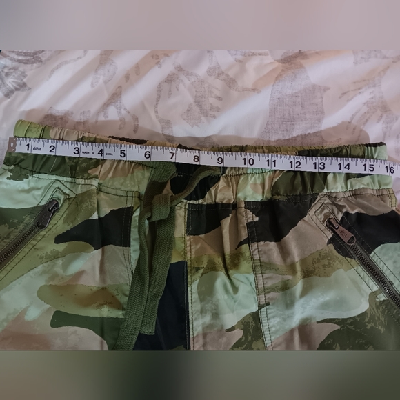 Free People Movement Stadium Camouflage Print Pants. Size L NWOT. R148 - Picture 11 of 12